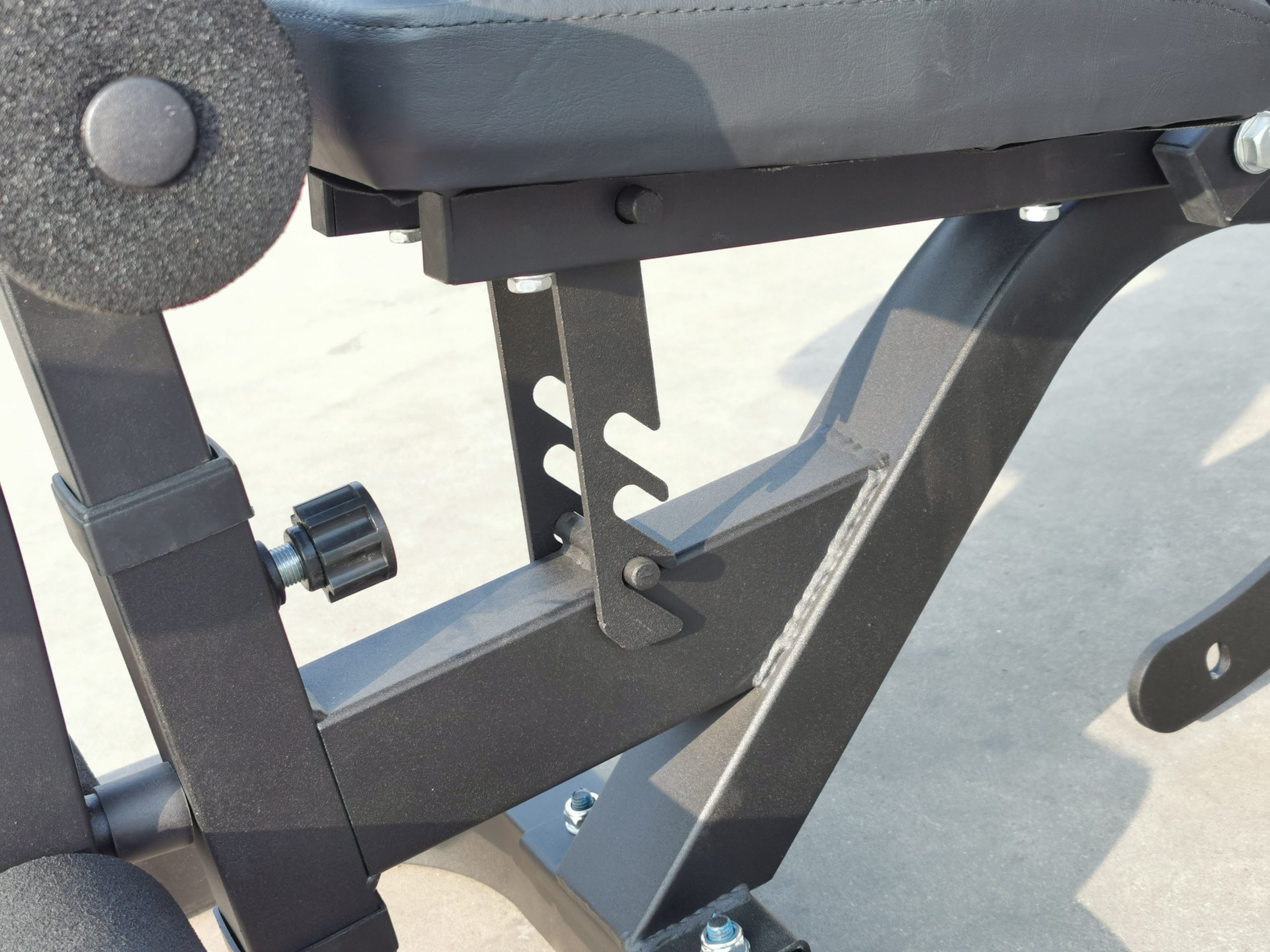 BANCO DE PESAS AJUSTABLE CON EXTENSION DE PIERNAS - Imagen 4